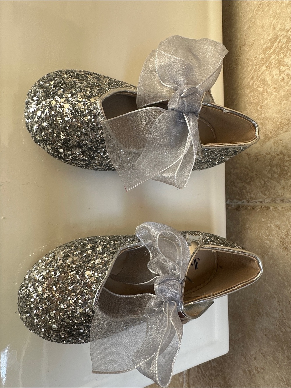 Holiday Silver Glitter Bow Dress Shoes for trendy Toddler size 7 by Thee Bron
